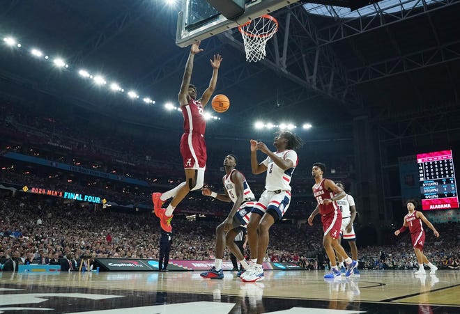 Apr 6, 2024; Glendale, AZ, USA; Alabama Crimson Tide forward Nick Pringle (23) loses the ball to Connecticut Huskies guard Tristen Newton (2) and Connecticut Huskies forward Samson Johnson (35) in the semifinals of the men's Final Four of the 2024 NCAA Tournament at State Farm Stadium. Mandatory Credit: Robert Deutsch-USA TODAY Sports