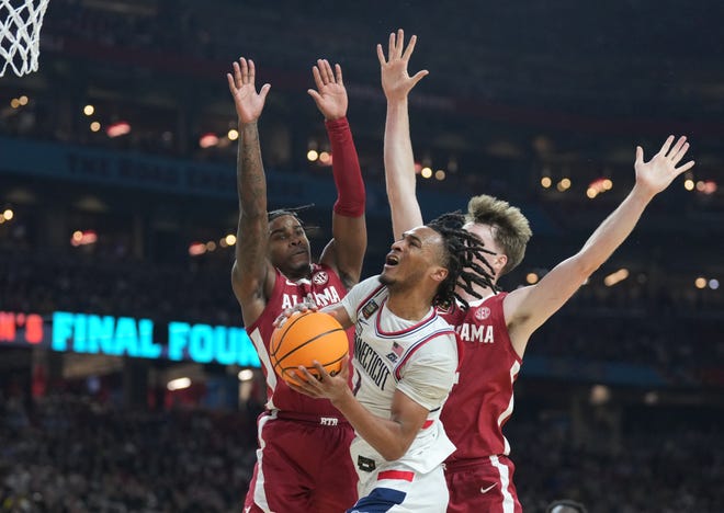 Apr 6, 2024; Glendale, AZ, USA; Connecticut Huskies guard Stephon Castle (5) shoots against Alabama Crimson Tide guard Latrell Wrightsell Jr. (12) in the semifinals of the men's Final Four of the 2024 NCAA Tournament at State Farm Stadium. Mandatory Credit: Robert Deutsch-USA TODAY Sports