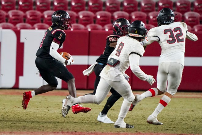 Pinson Valley's Ga'Quincy McKinstry (1) rushes the ball into pressure. Spanish Fort and Pinson Valley squared off at the AHSAA Class 6A state championship game on Dec. 4, 2020 at Bryant-Denny Stadium. [Photo/Hannah Saad]